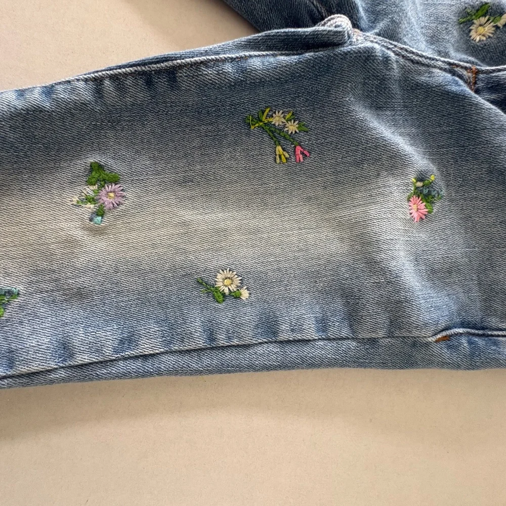 GAP Kids Begging Denim High Rise With Embroidered‎ Flowers - Size 6.